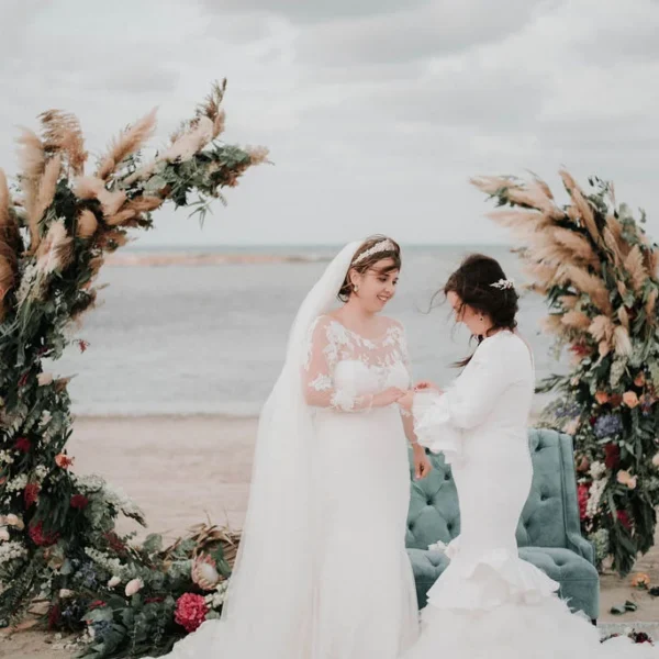 La boda de Isa y Alba en la Manga del Mar Menor
