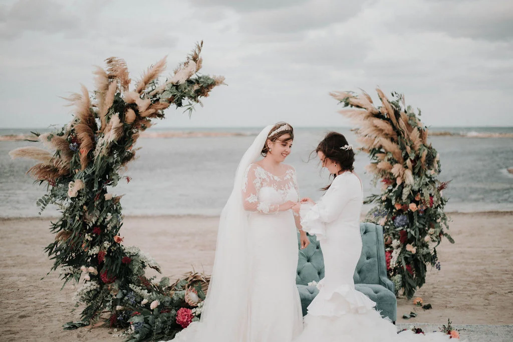 La boda de Isa y Alba en la Manga del Mar Menor